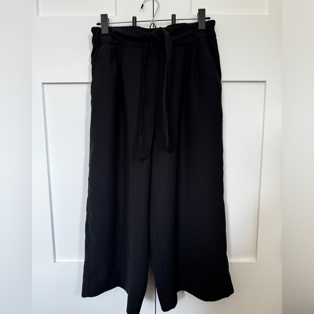 Lululemon crop slacks with bow size 8